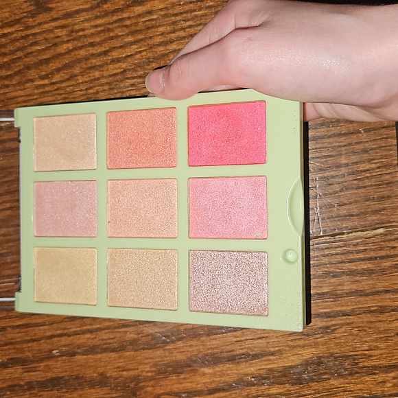 Pixi Hello Kitty glow pallete - Picture 4 of 7